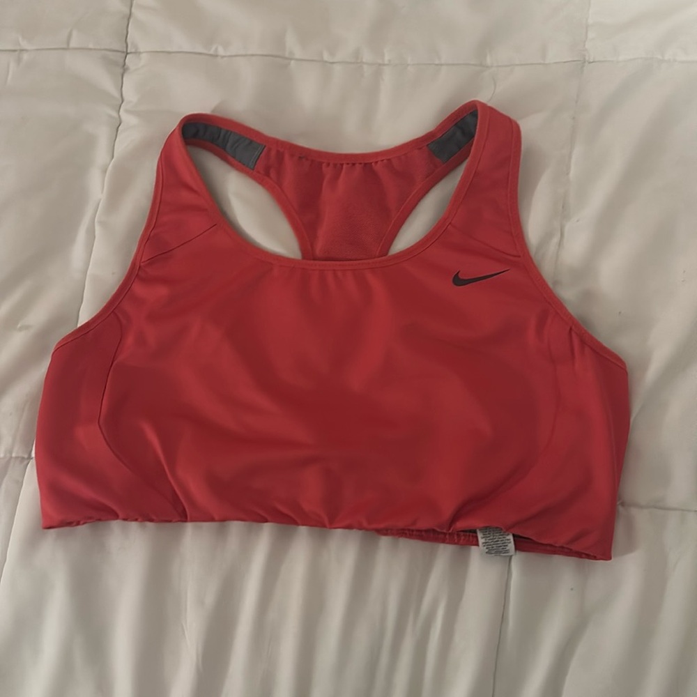 Women’s Nike drifit sports bra large